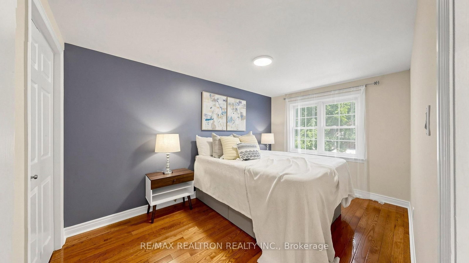 229 CHARTLAND Boulevard S • Toronto, ON photo 22