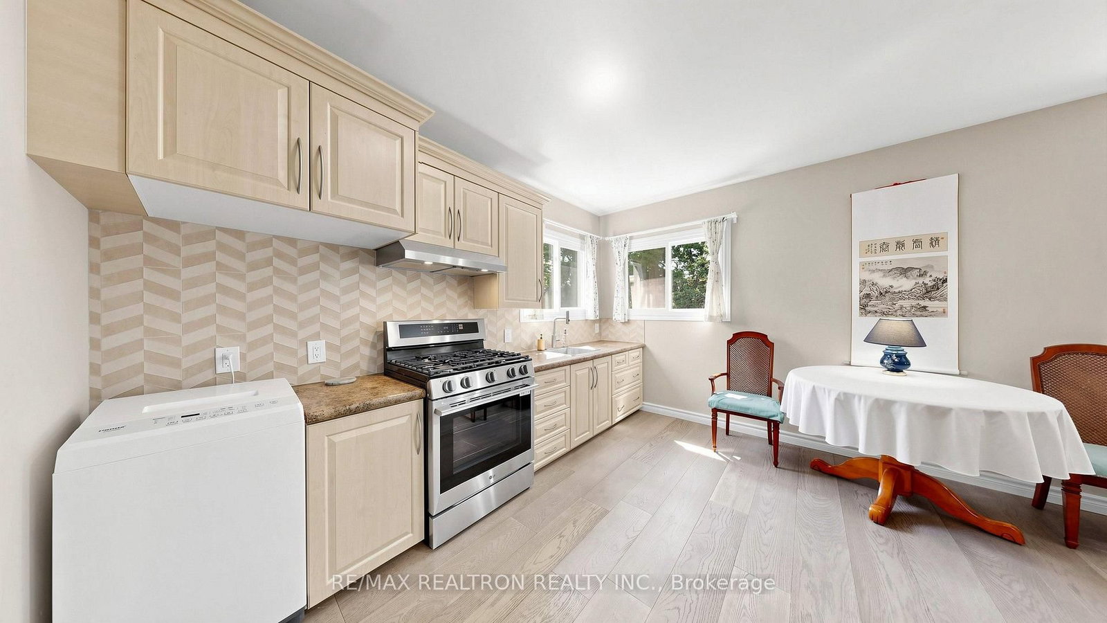 229 CHARTLAND Boulevard S • Toronto, ON photo 32