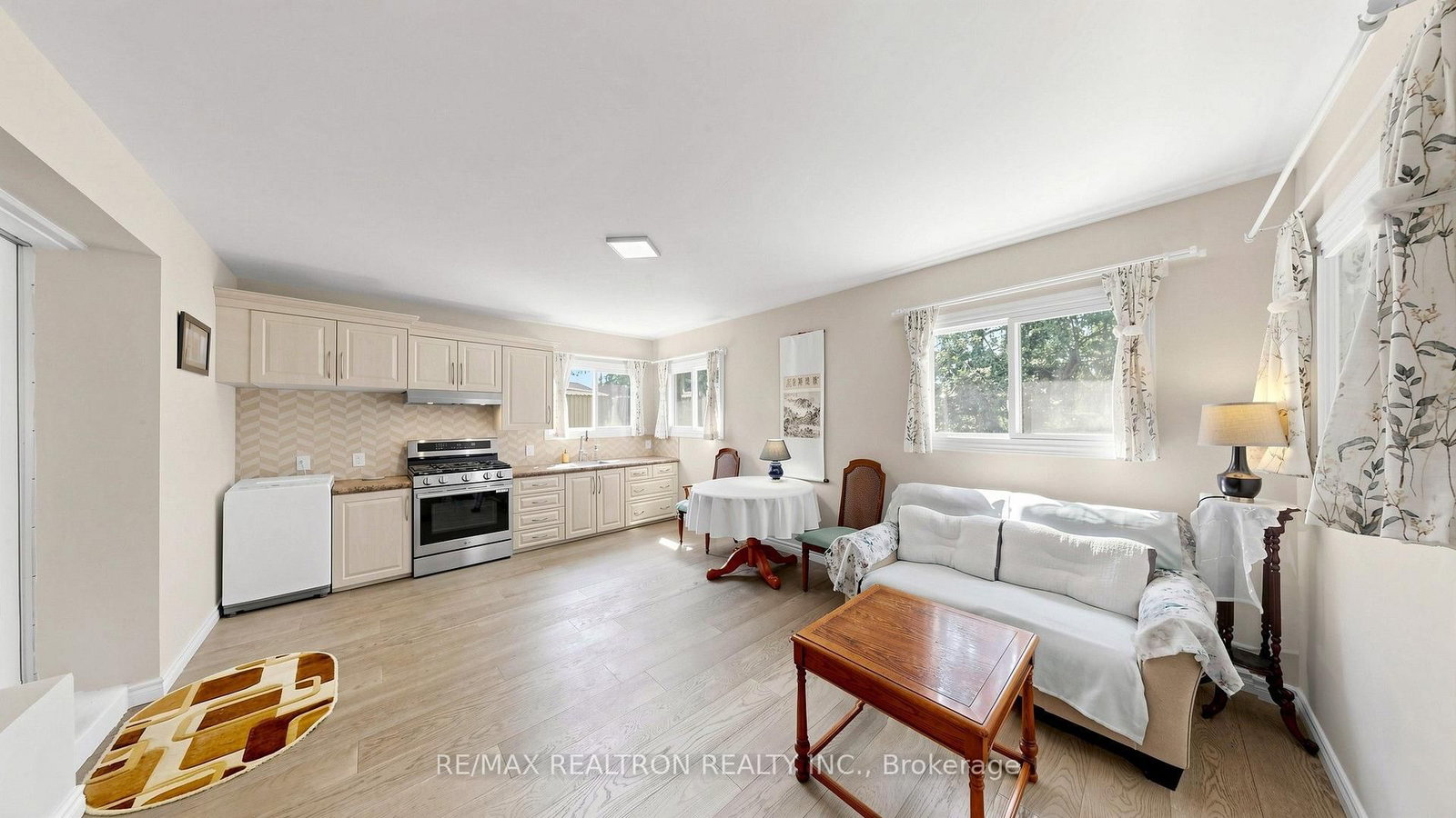 229 CHARTLAND Boulevard S • Toronto, ON photo 35