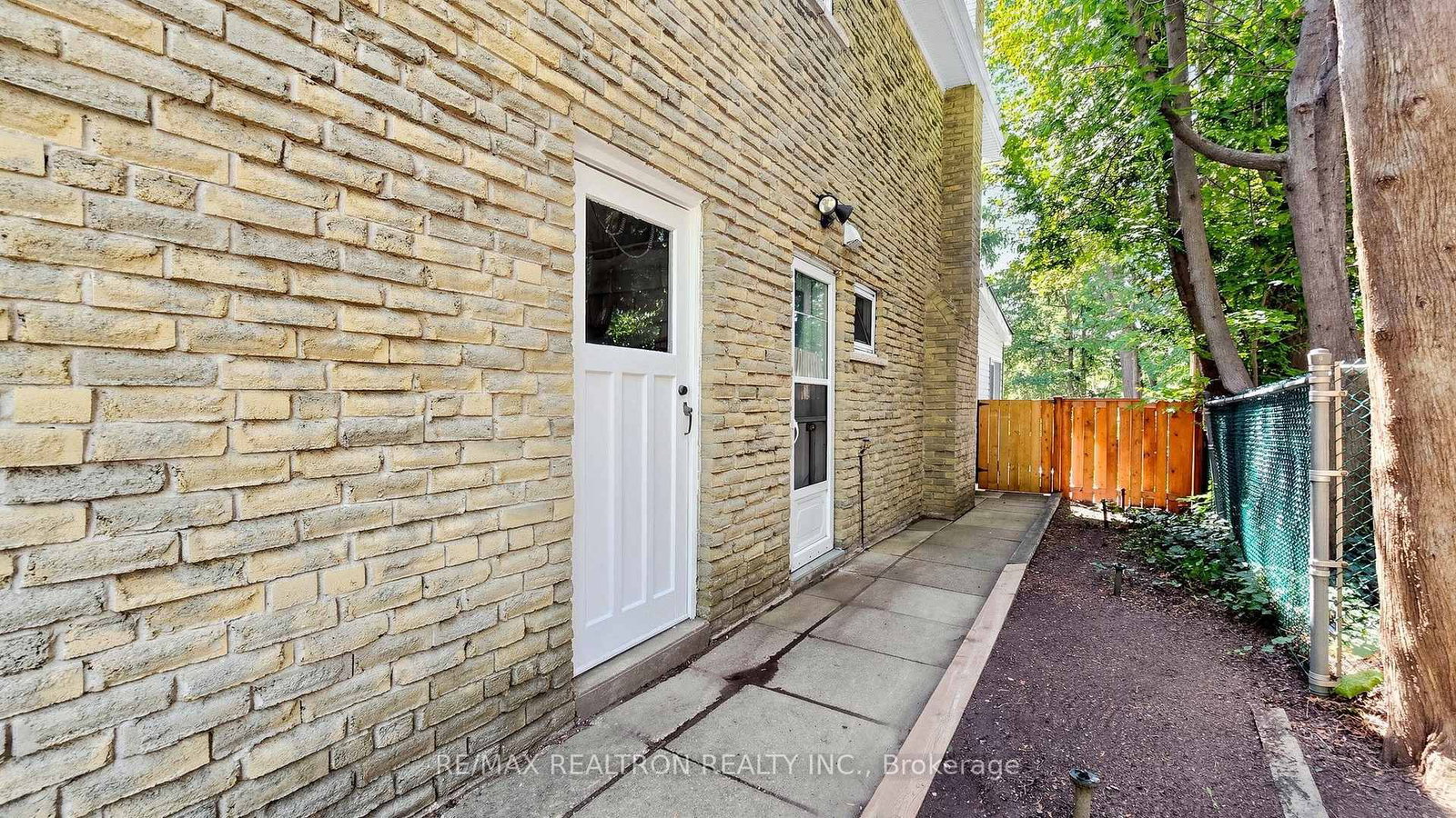 229 CHARTLAND Boulevard S • Toronto, ON photo 41