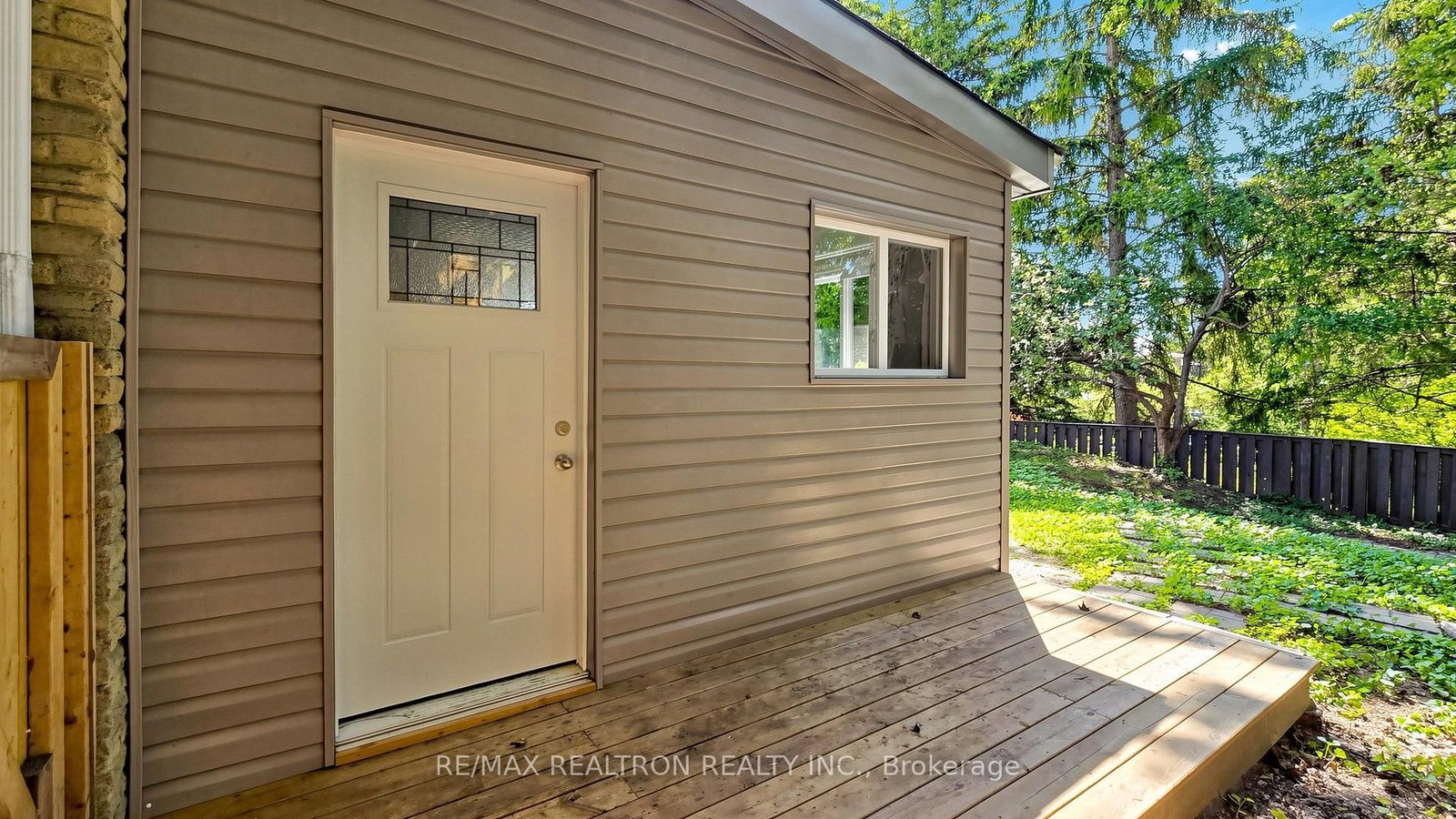 229 CHARTLAND Boulevard S • Toronto, ON photo 44