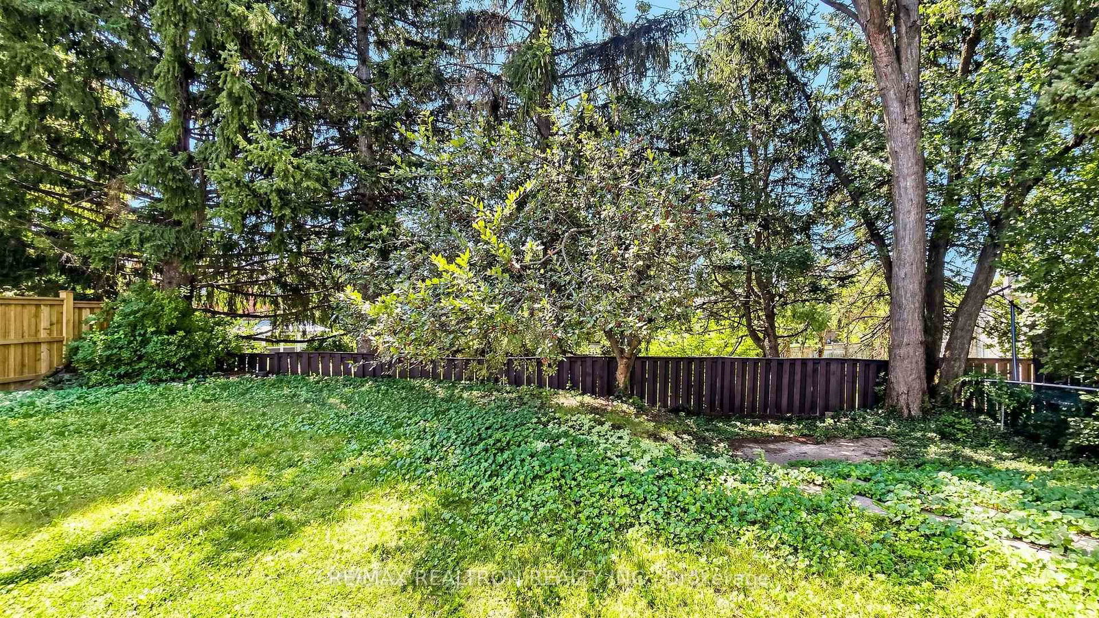 229 CHARTLAND Boulevard S • Toronto, ON photo 45