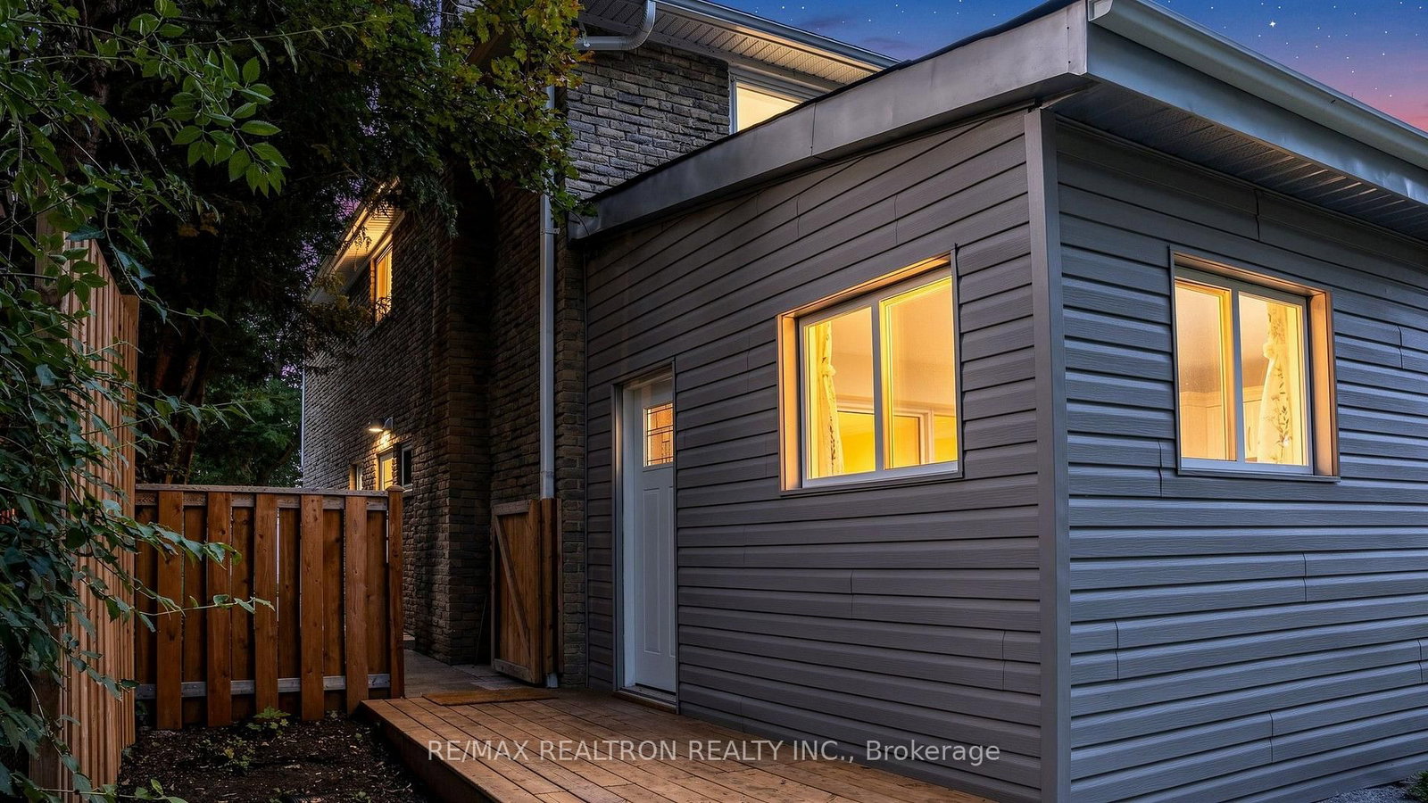 229 CHARTLAND Boulevard S • Toronto, ON photo 47