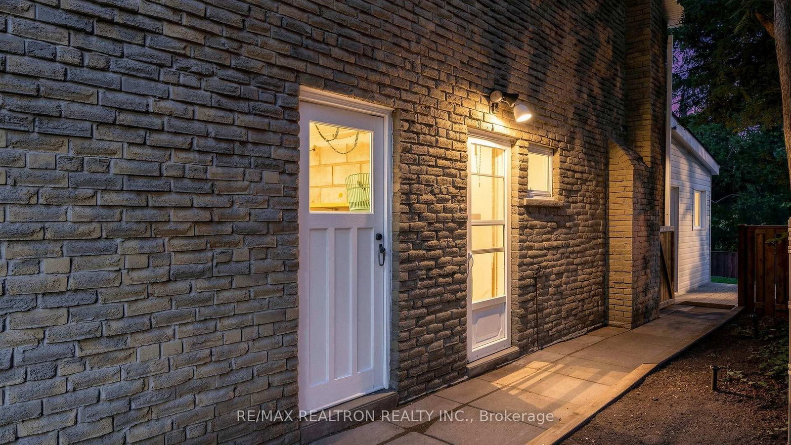 229 CHARTLAND Boulevard S • Toronto, ON photo 49