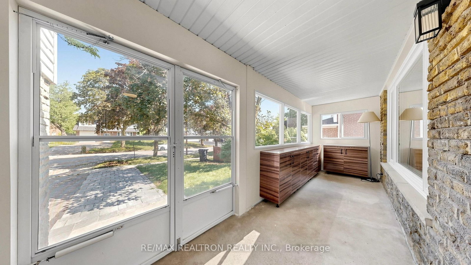 229 CHARTLAND Boulevard S • Toronto, ON photo 6