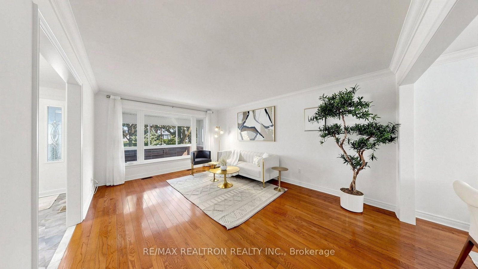 229 CHARTLAND Boulevard S • Toronto, ON photo 8