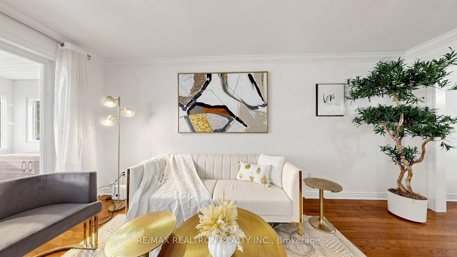 229 CHARTLAND Boulevard S • Toronto, ON photo 9