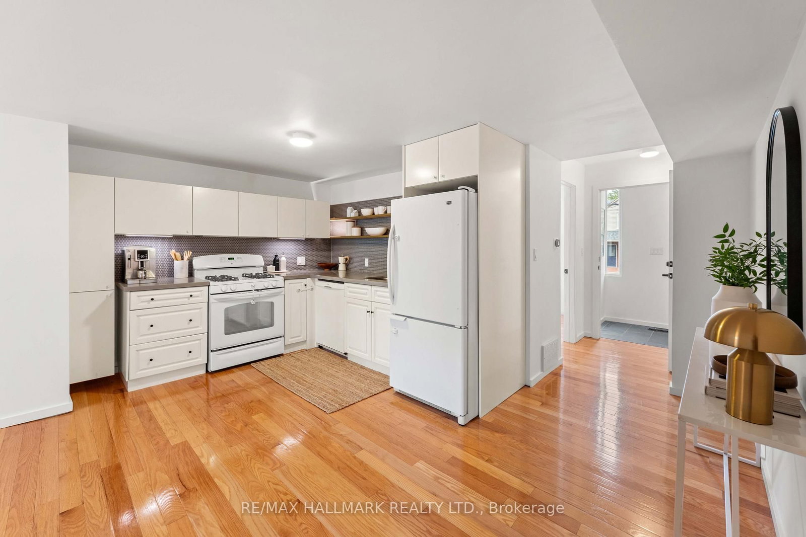 92 Chisholm Avenue • Toronto, ON photo 11