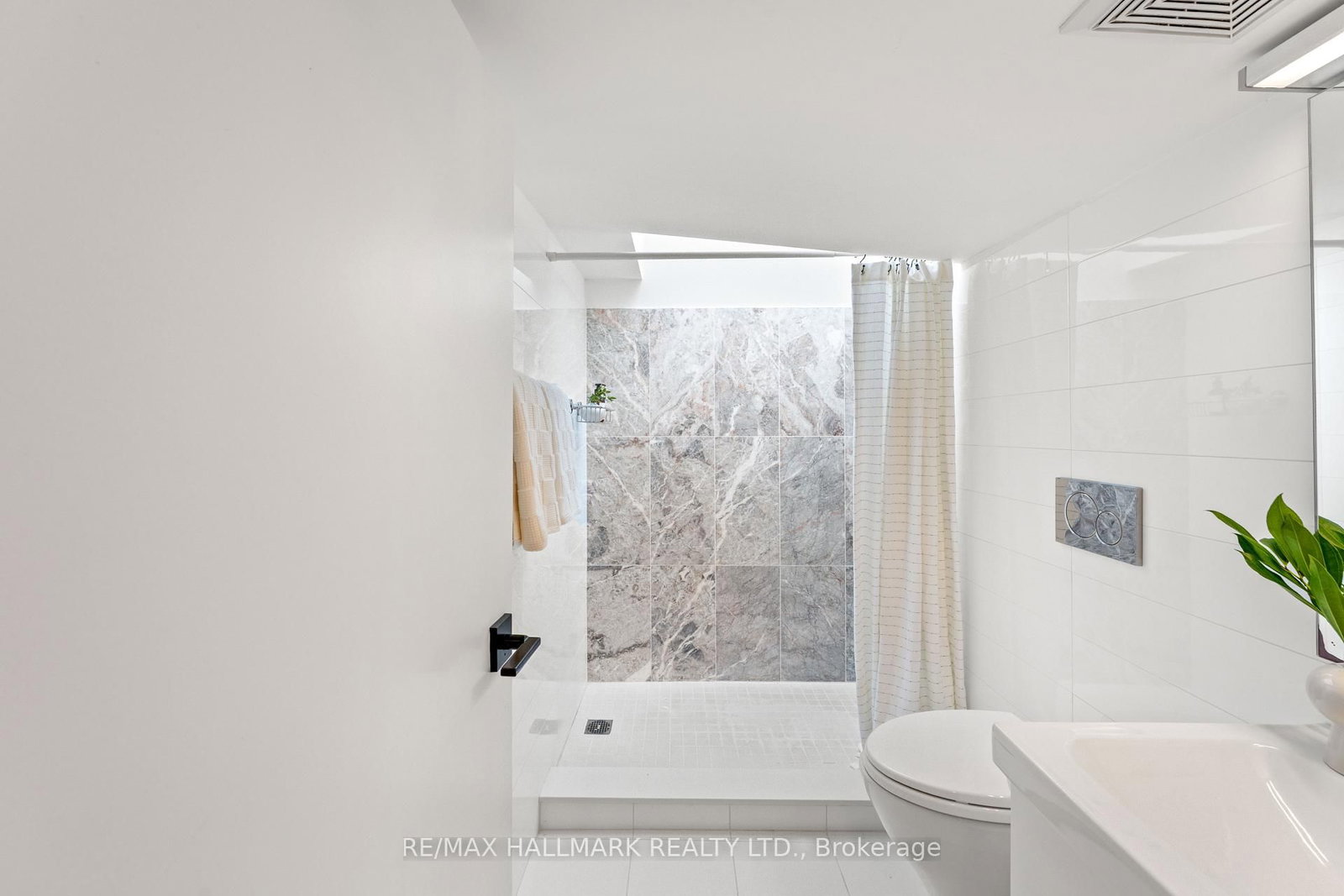 92 Chisholm Avenue • Toronto, ON photo 33