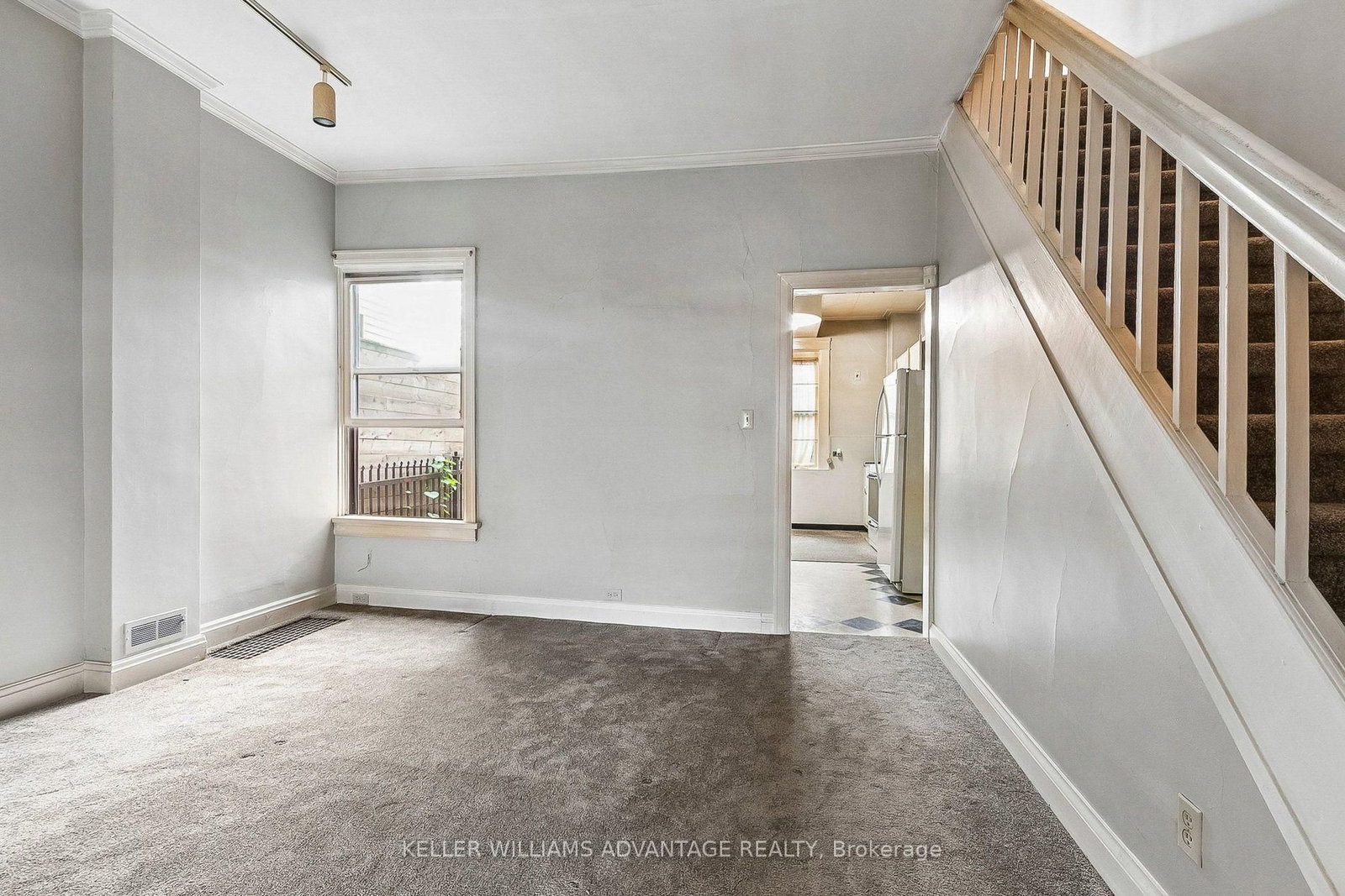 32 Dingwall Avenue E • Toronto, ON photo 10