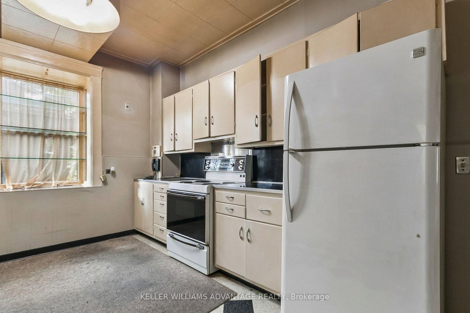 32 Dingwall Avenue E • Toronto, ON photo 12