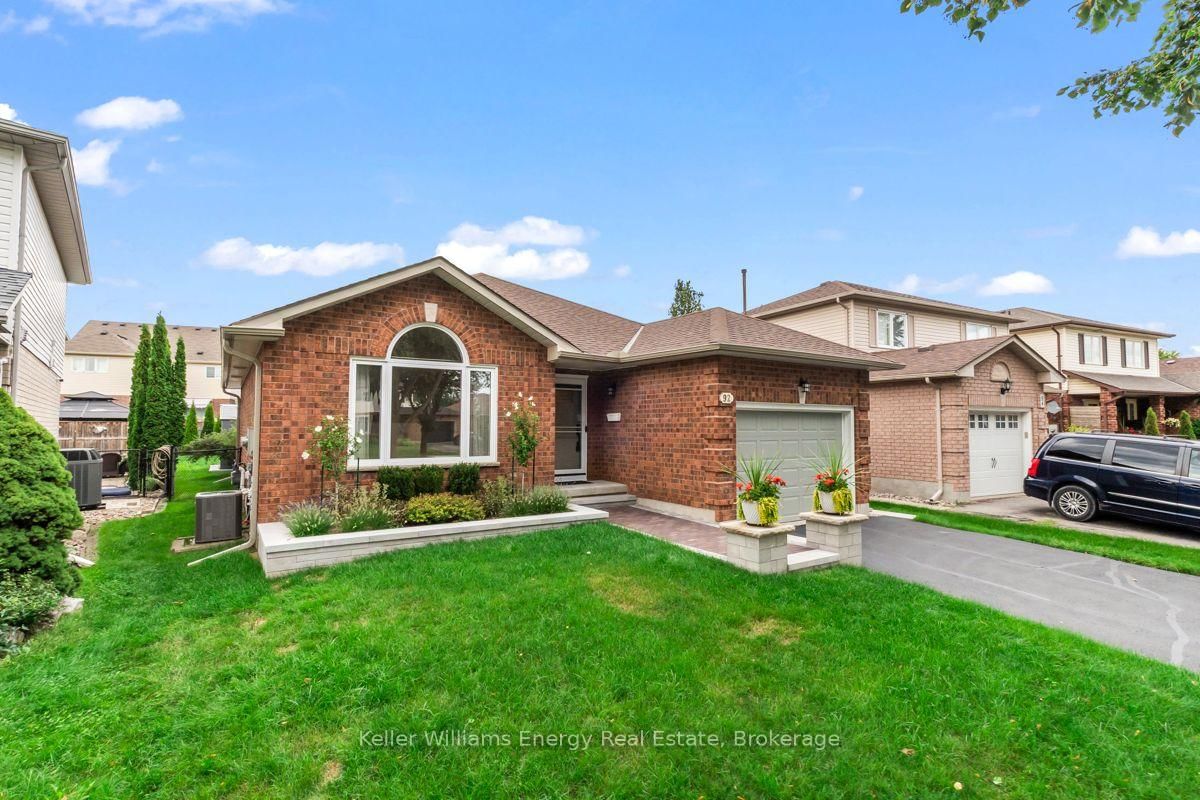 92 George Reynolds Drive • Clarington, ON photo 3