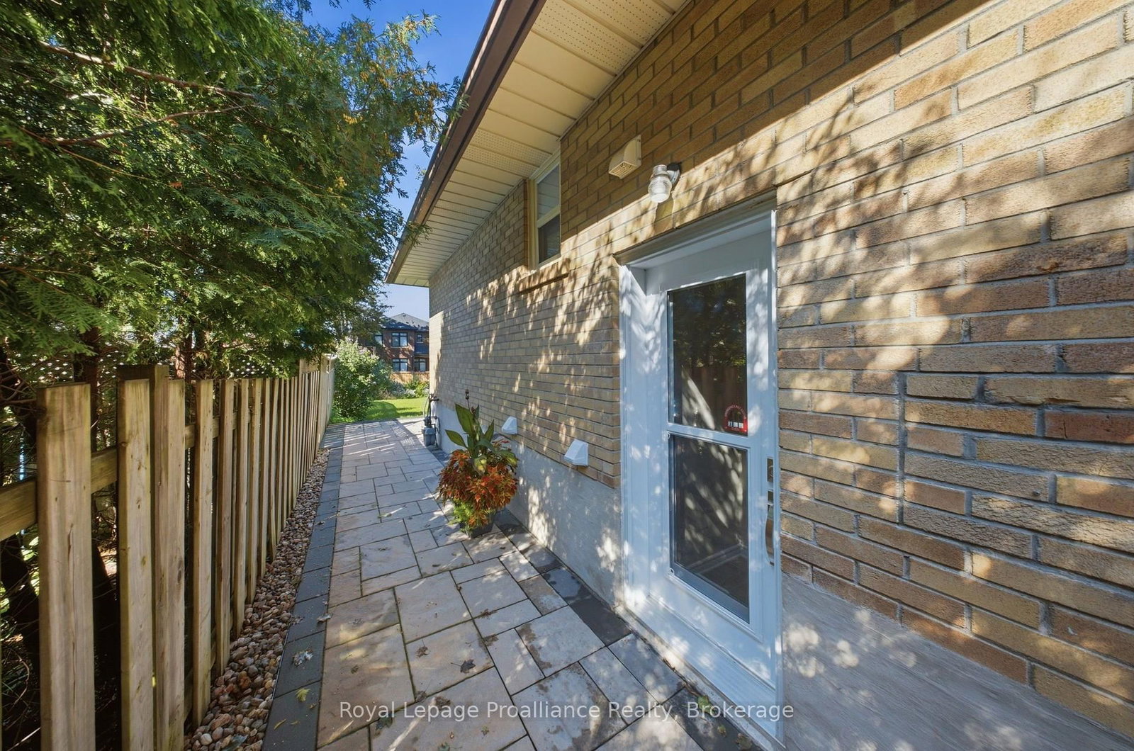 400 Harris Street • Whitby, ON photo 41