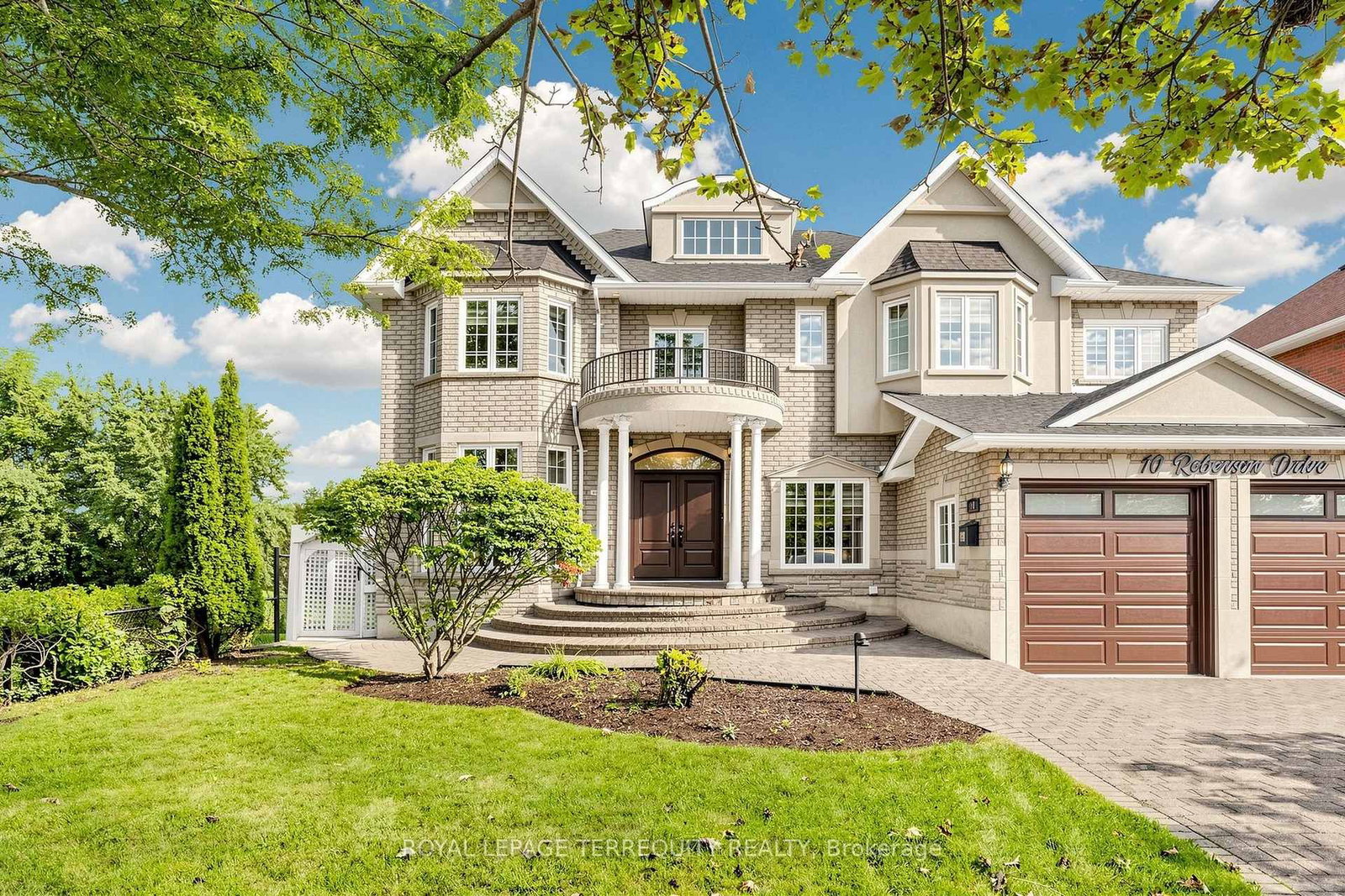 10 Roberson Drive • Ajax, ON photo 3