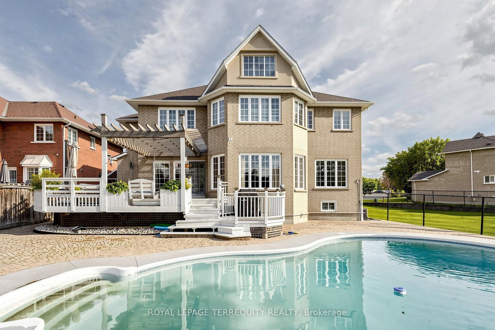 10 Roberson Drive • Ajax, ON photo 38