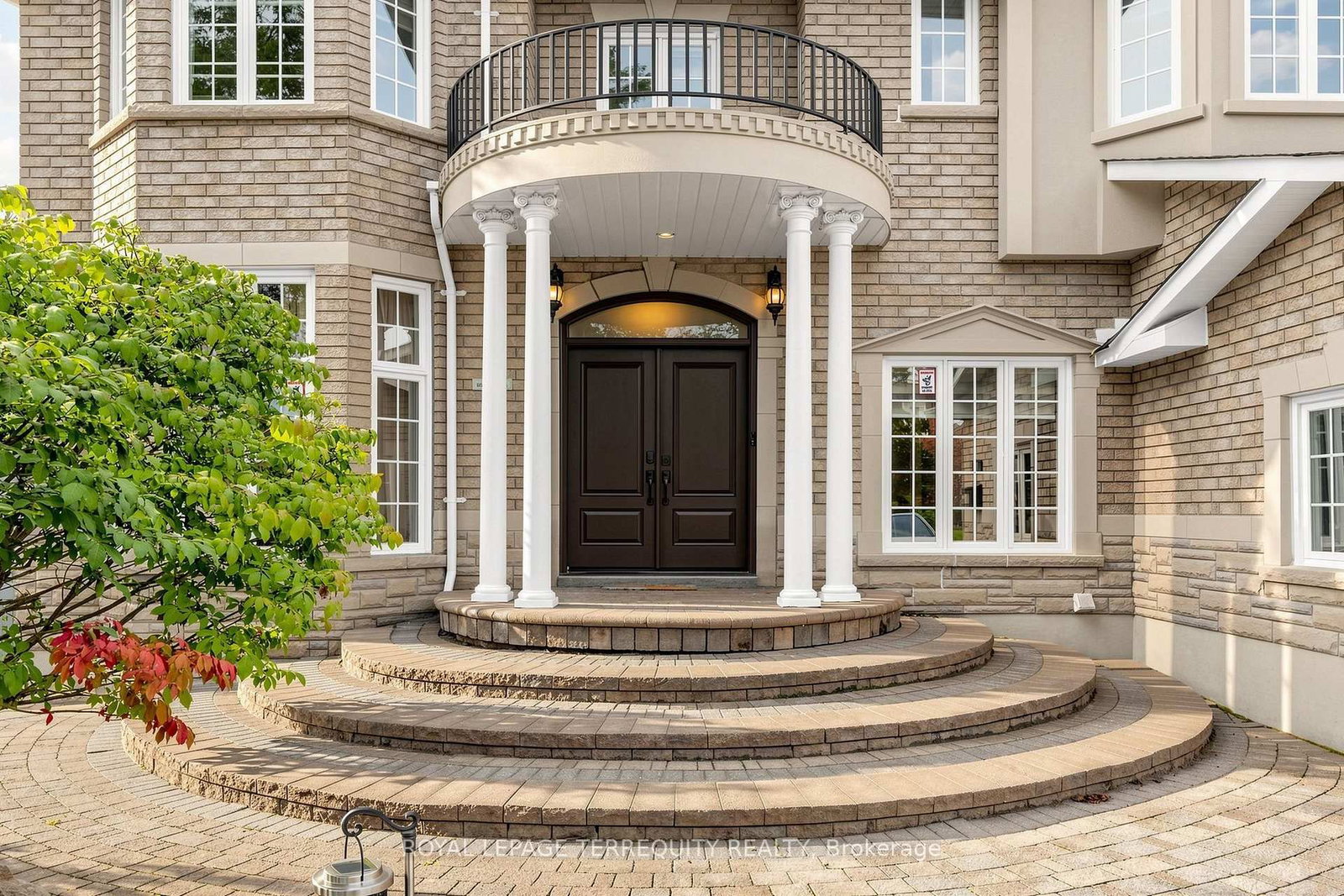 10 Roberson Drive • Ajax, ON photo 5