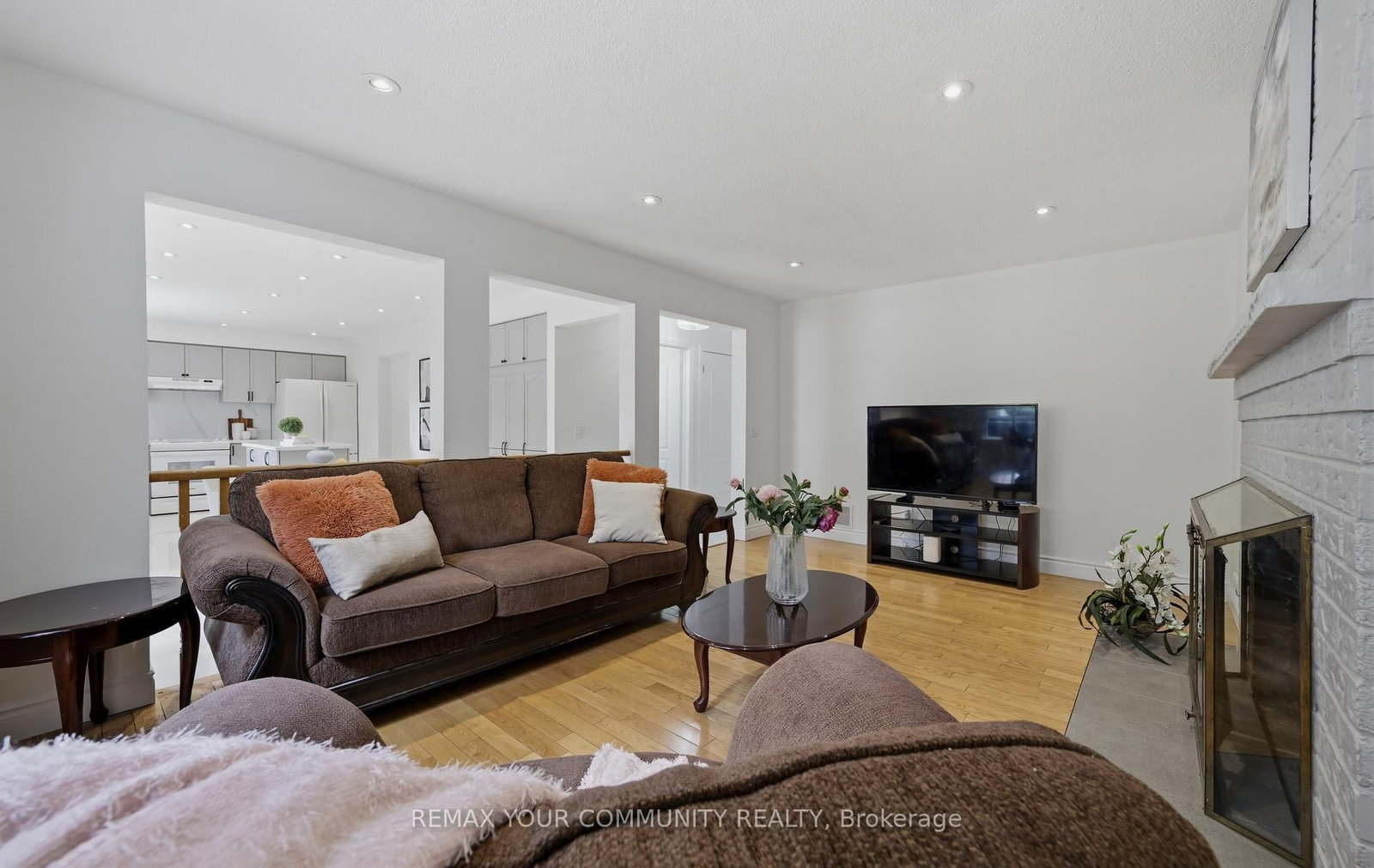 1554 Saugeen Drive • Pickering, ON photo 15