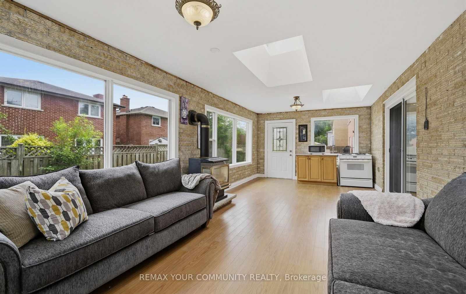 1554 Saugeen Drive • Pickering, ON photo 19