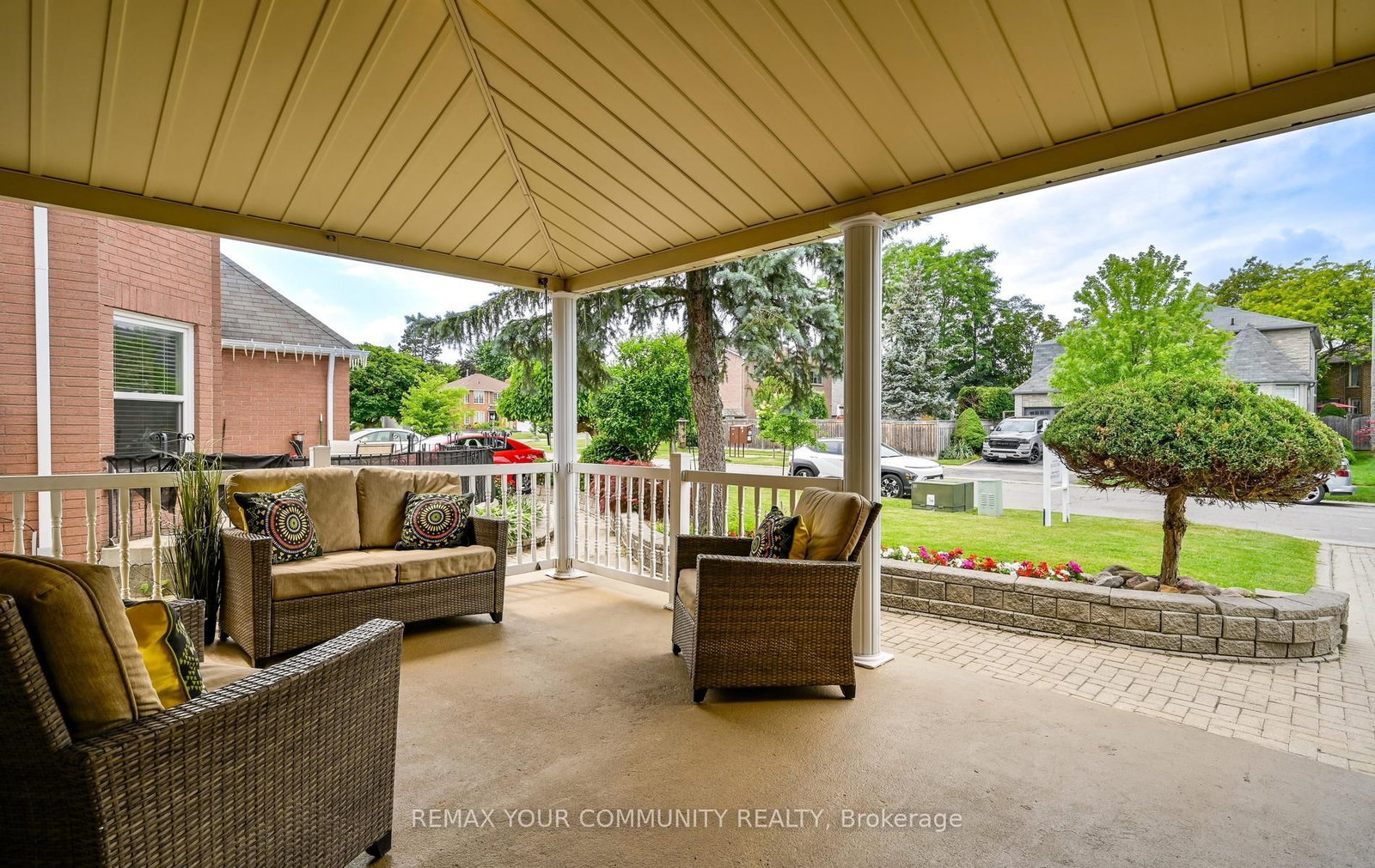 1554 Saugeen Drive • Pickering, ON photo 5