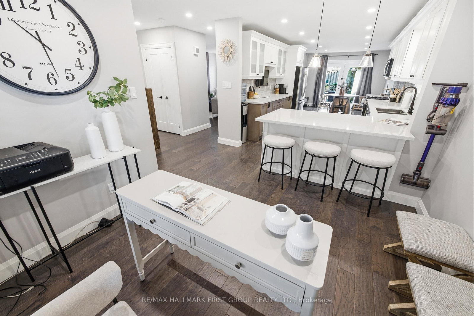 1896 New Street • Pickering, ON photo 13