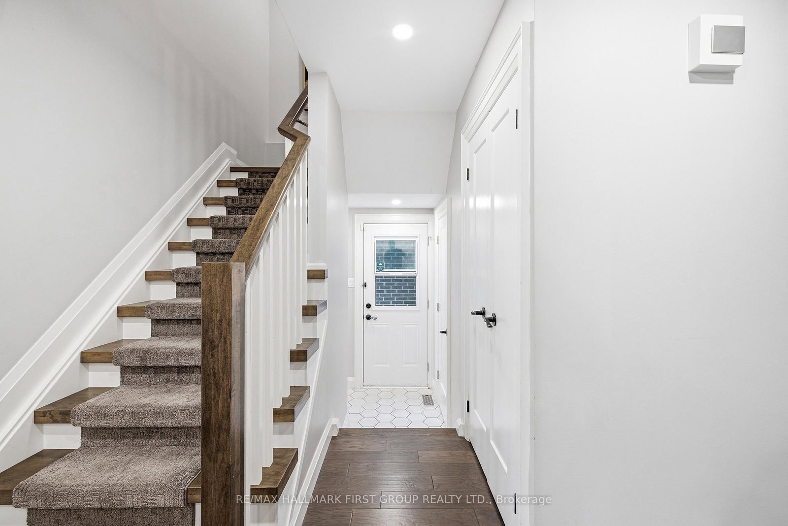 1896 New Street • Pickering, ON photo 21