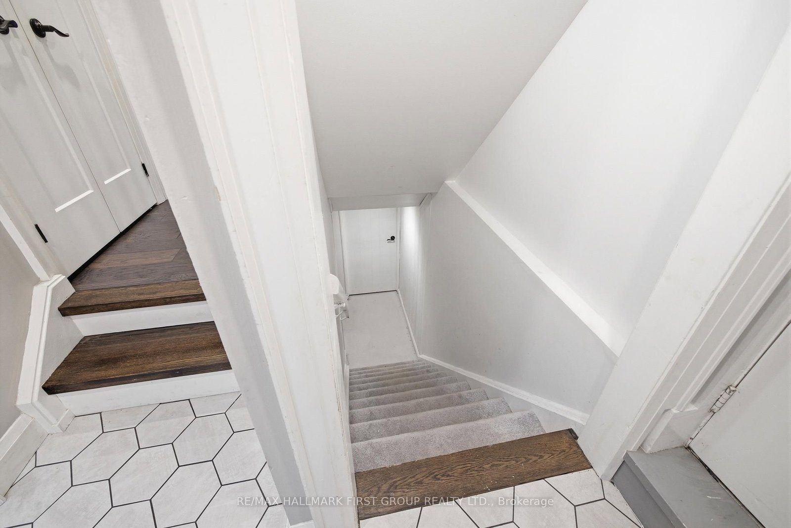 1896 New Street • Pickering, ON photo 33
