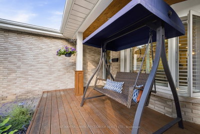 1896 New Street • Pickering, ON photo 5