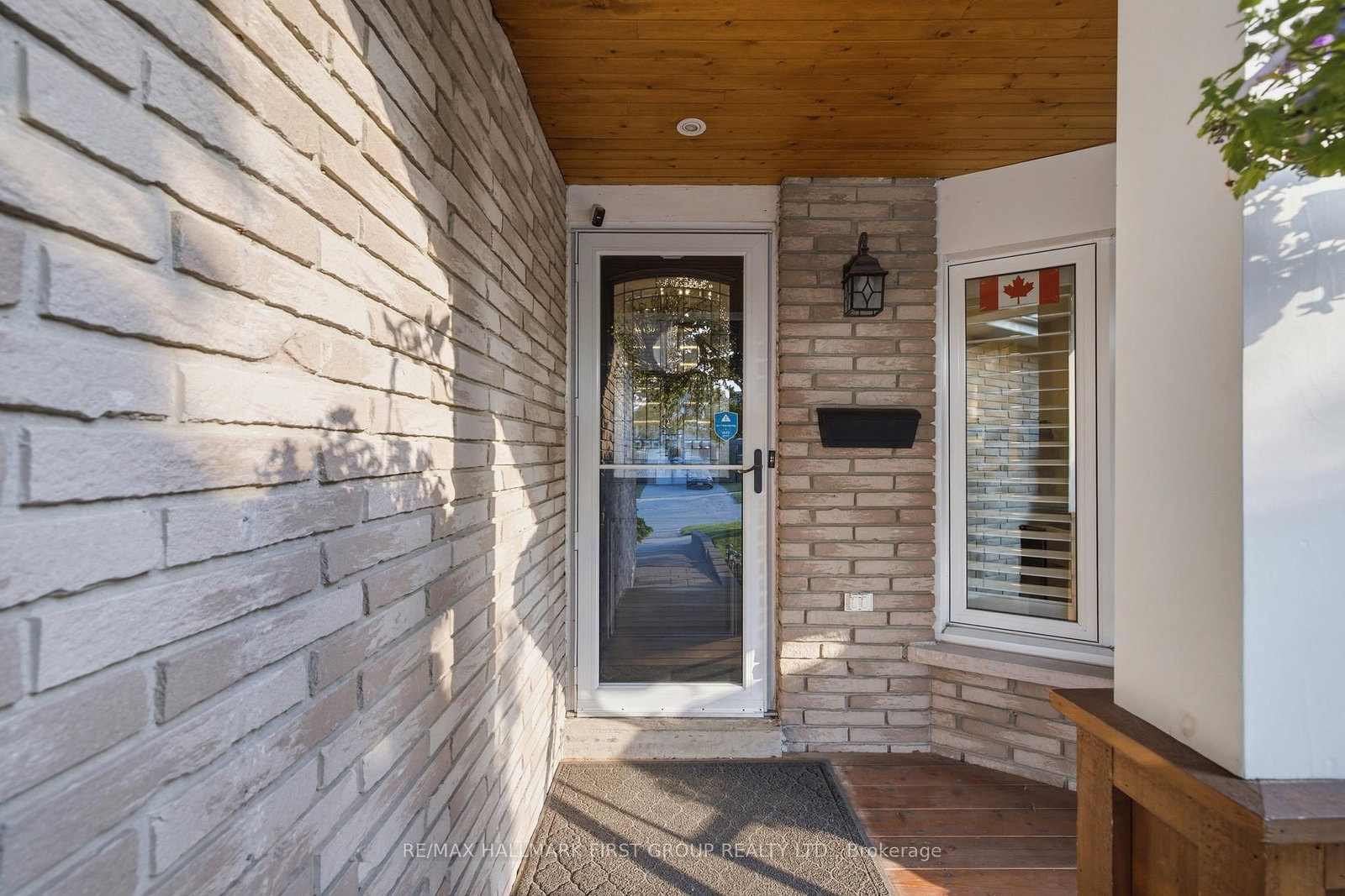 1896 New Street • Pickering, ON photo 6
