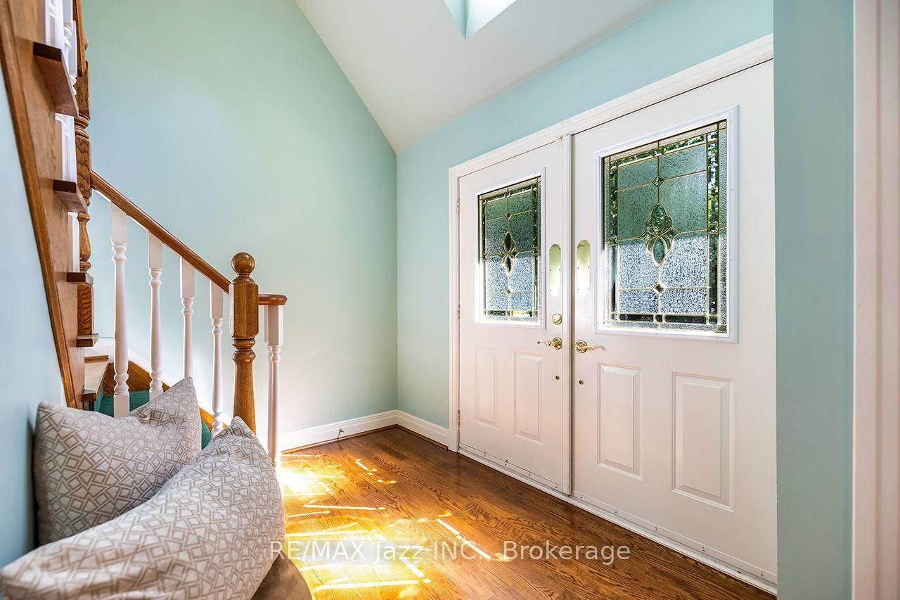 20 Timberlane Court • Clarington, ON photo 3