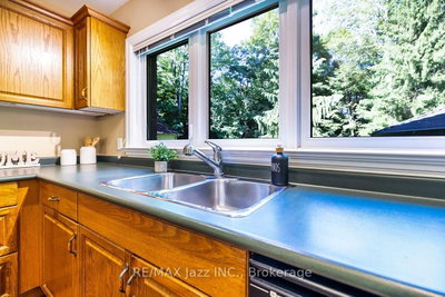 20 Timberlane Court • Clarington, ON photo 9