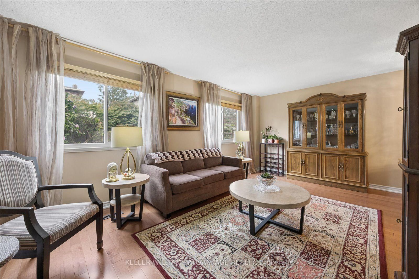 120 Winter Gardens Trail • Toronto, ON photo 3