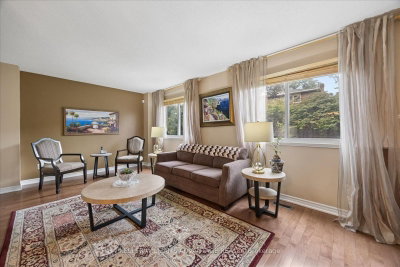 120 Winter Gardens Trail • Toronto, ON photo 4