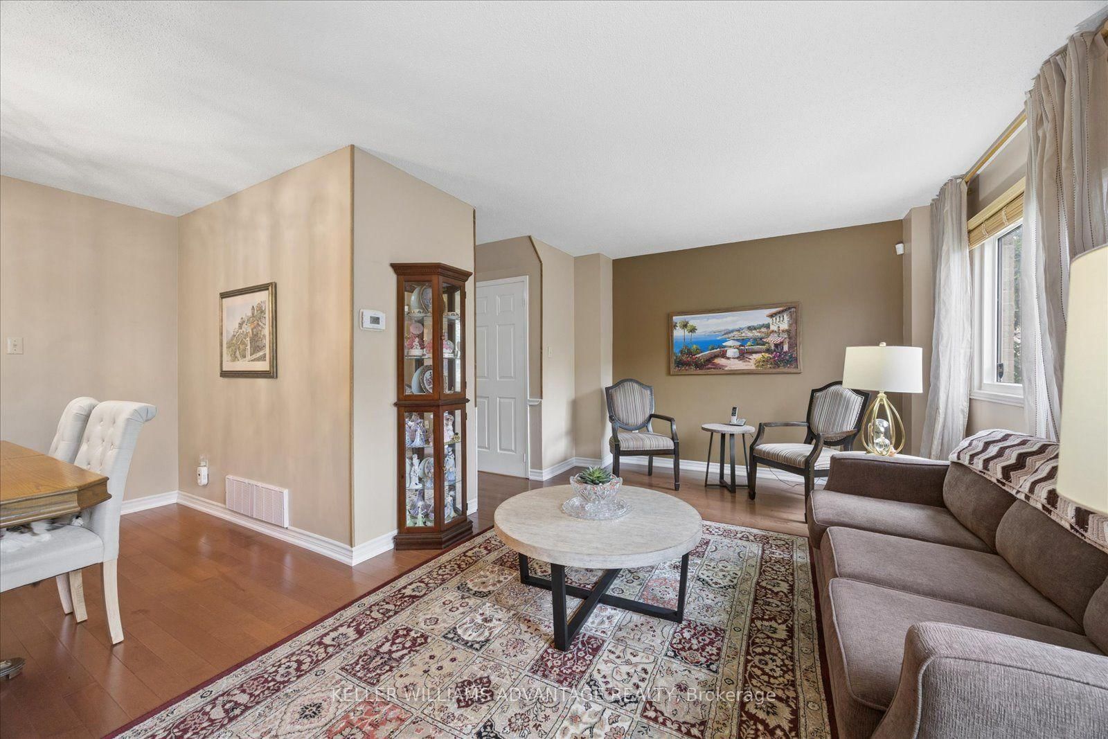 120 Winter Gardens Trail • Toronto, ON photo 5