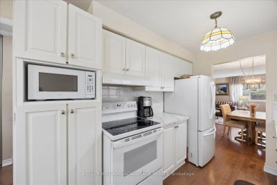 120 Winter Gardens Trail • Toronto, ON photo 8