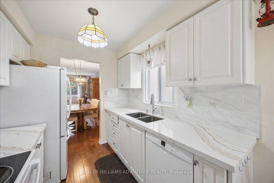 120 Winter Gardens Trail • Toronto, ON photo 9