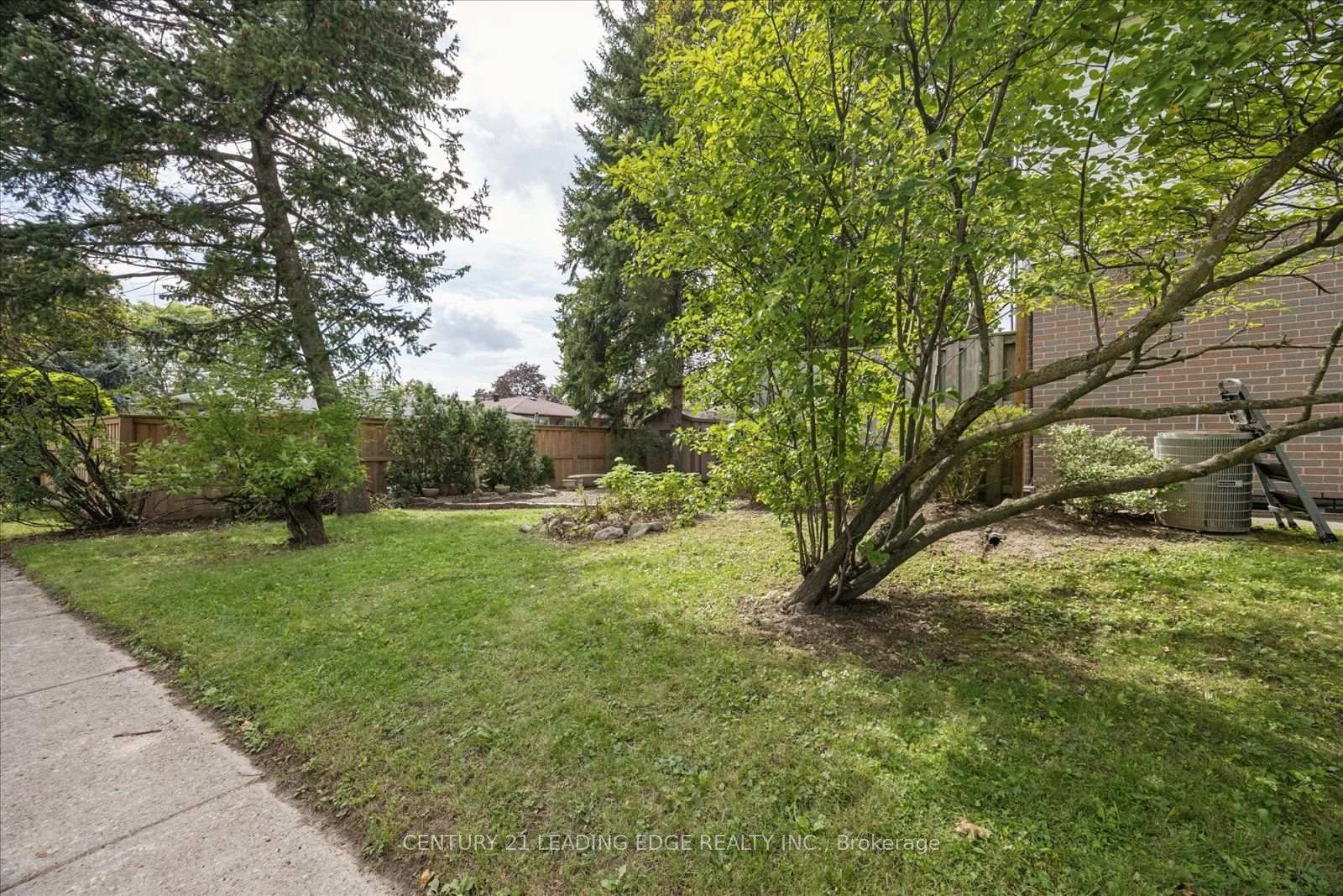 91 Glenstroke Drive • Toronto, ON photo 13