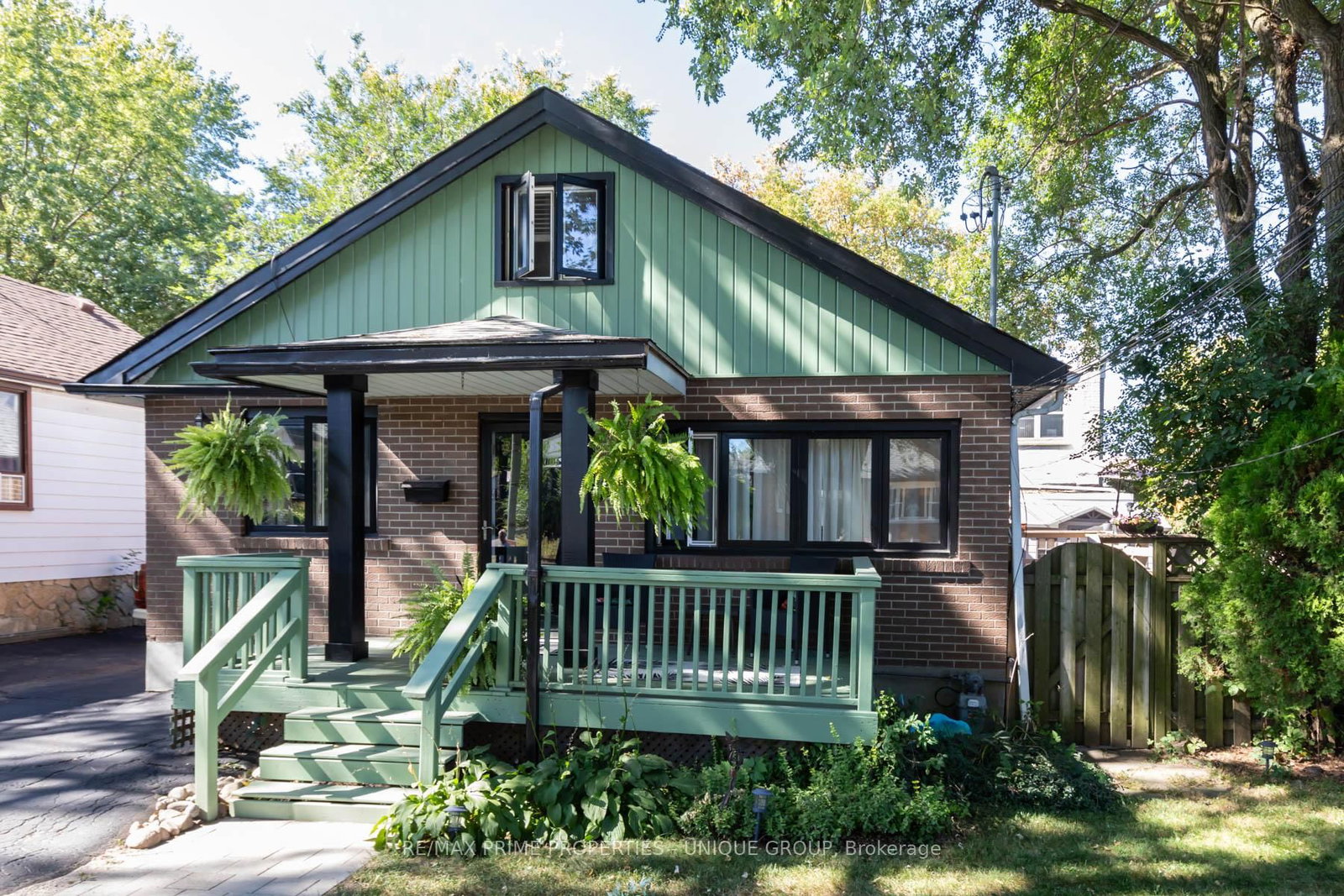 40 Jeavons Avenue • Toronto, ON photo 2