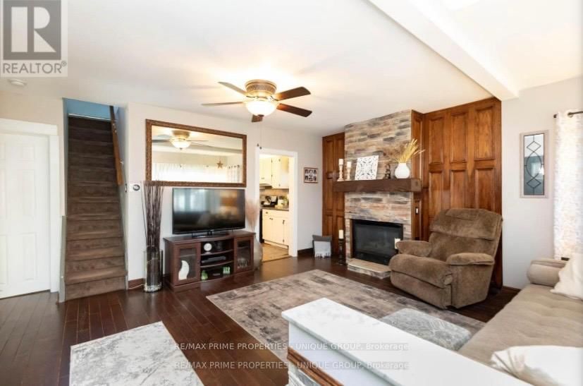 40 Jeavons Avenue • Toronto, ON photo 3