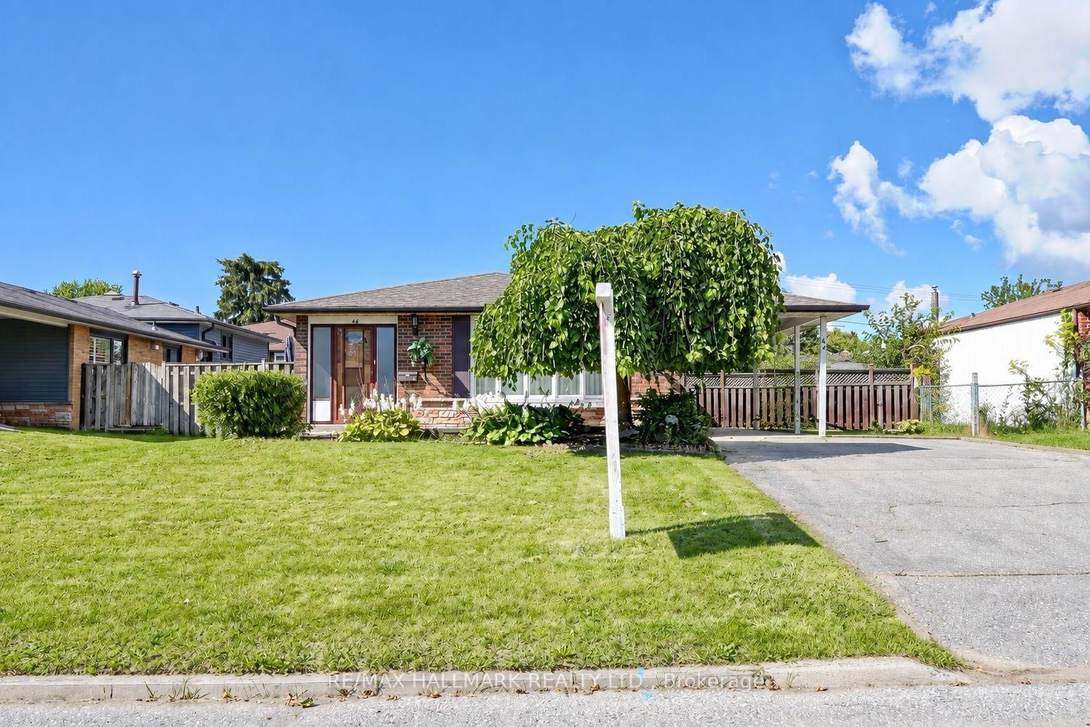 44 Bryant Road • Ajax, ON photo 2