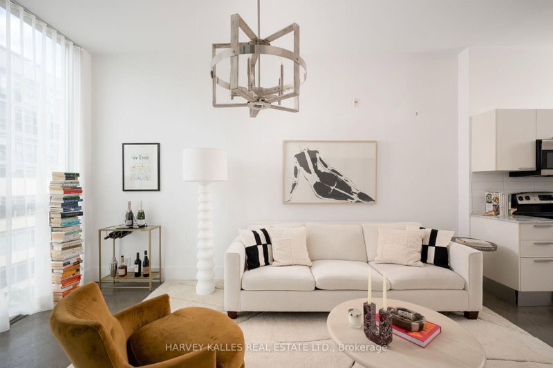 410 - 625 Queen Street E
