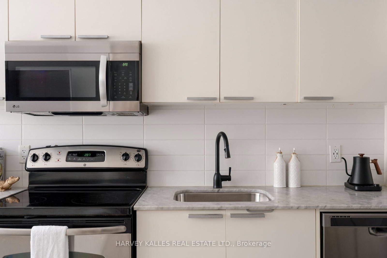 625 Queen Street E • #410 • Toronto, ON photo 17
