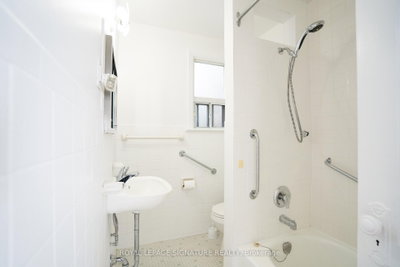 393 Milverton Toronto,ON M4J 1W1 — Photo 10