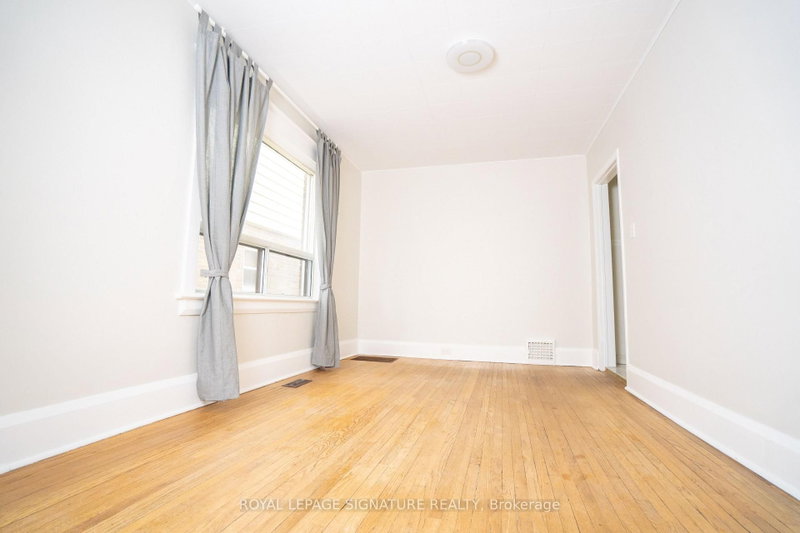 393 Milverton Toronto,ON M4J 1W1 — Photo 4