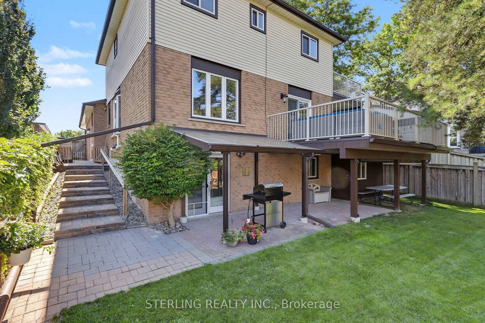 336 Gothic Court • Oshawa, ON photo 2
