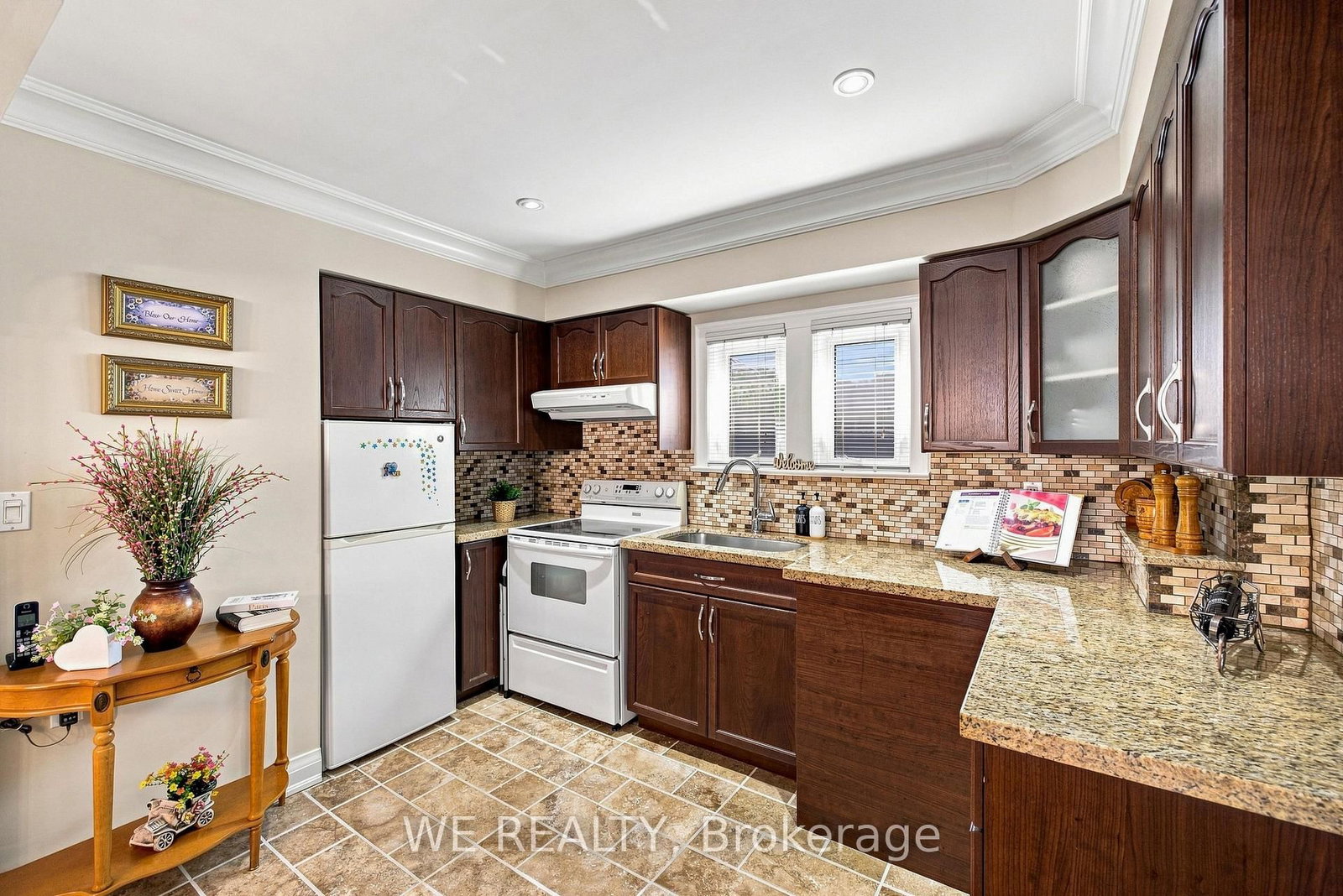 12 Fairside Avenue • Toronto, ON photo 12