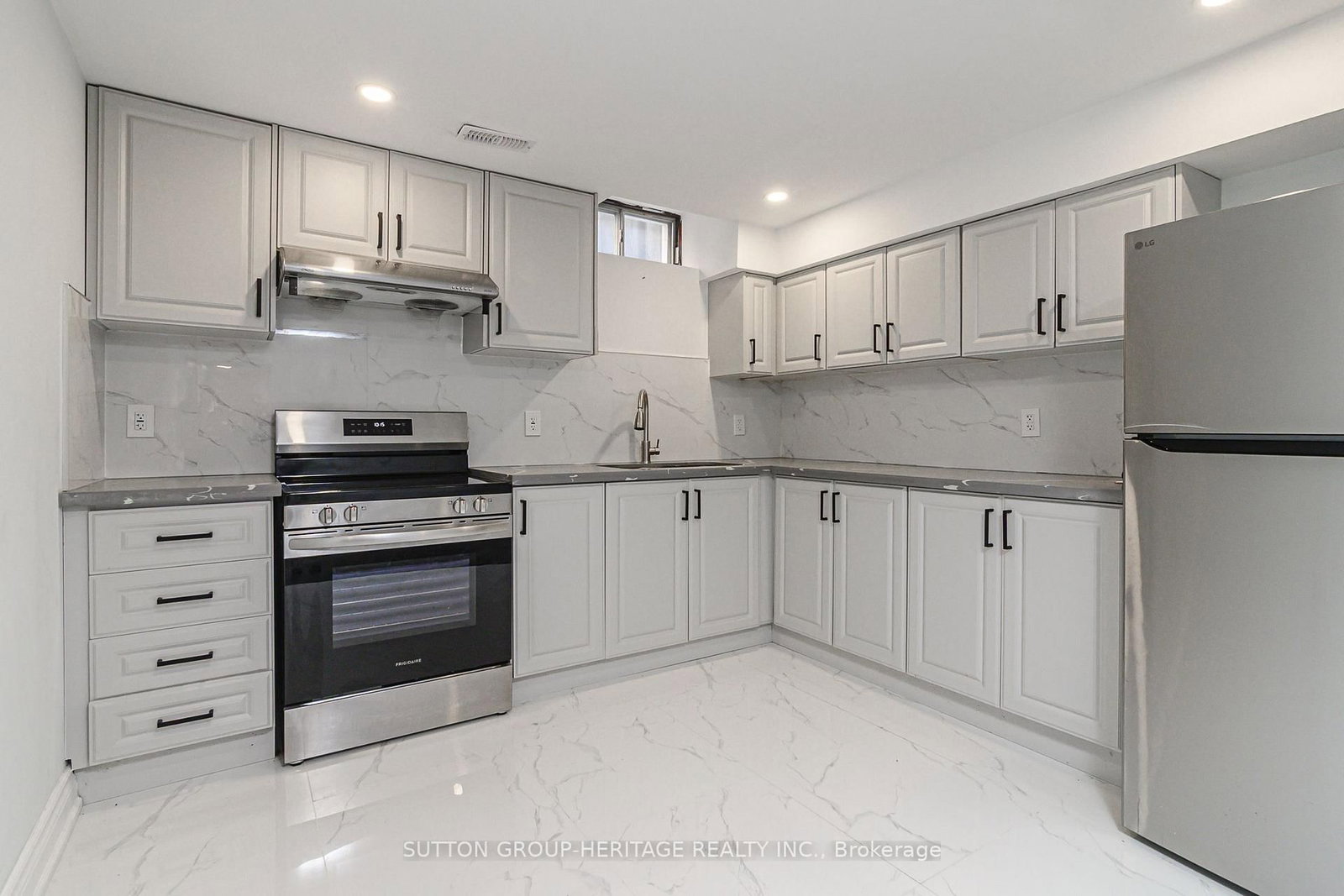 BSMT-125 Harkness Dr, Whitby, view 10