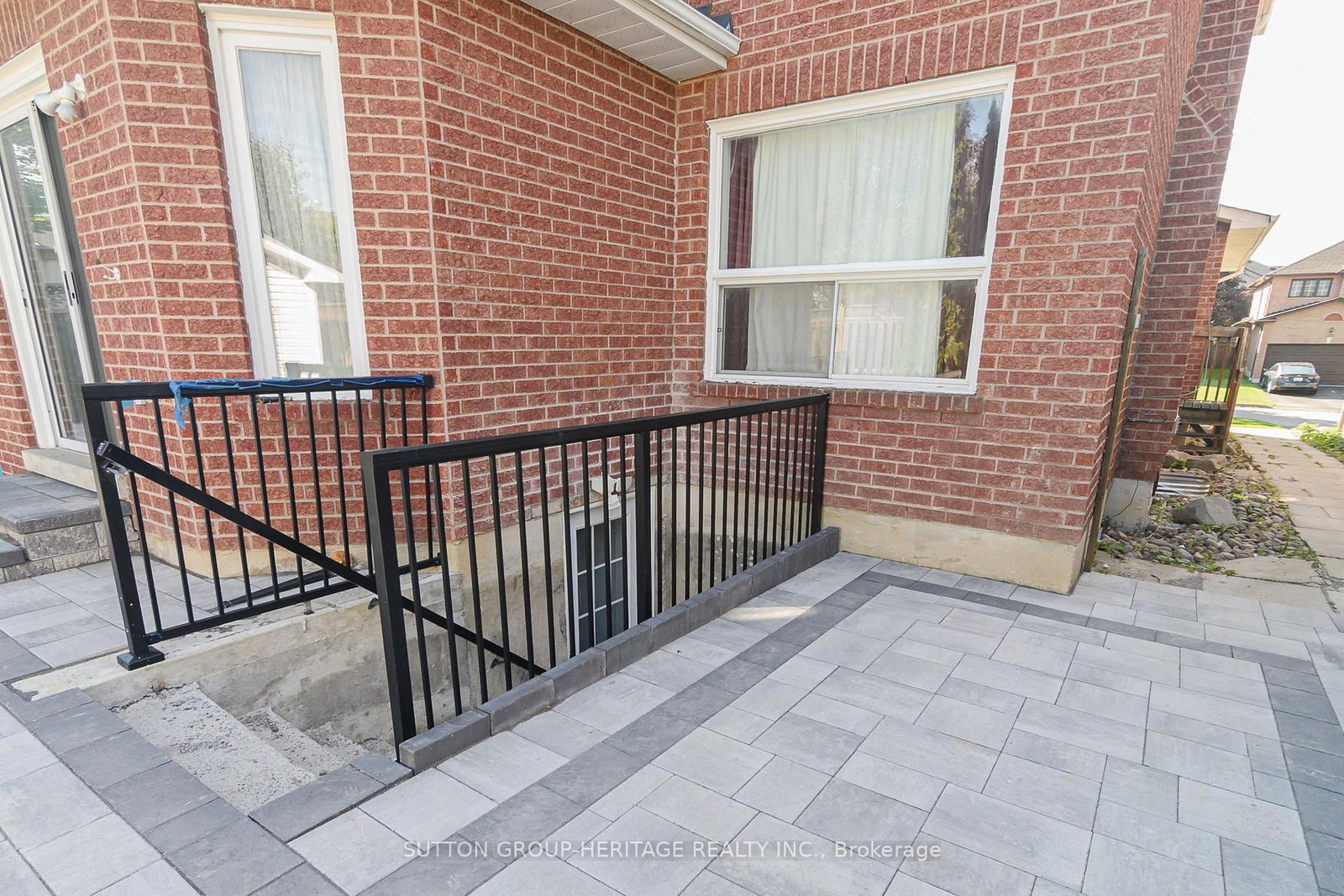 BSMT-125 Harkness Dr, Whitby, view 4