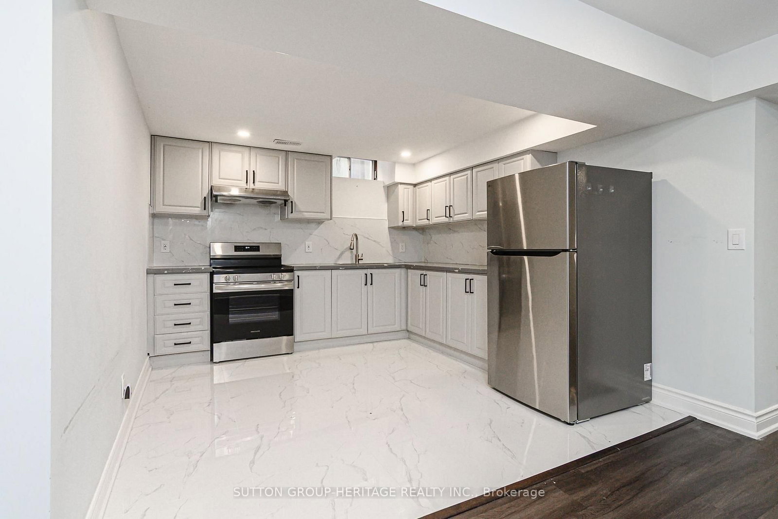 BSMT-125 Harkness Dr, Whitby, view 9