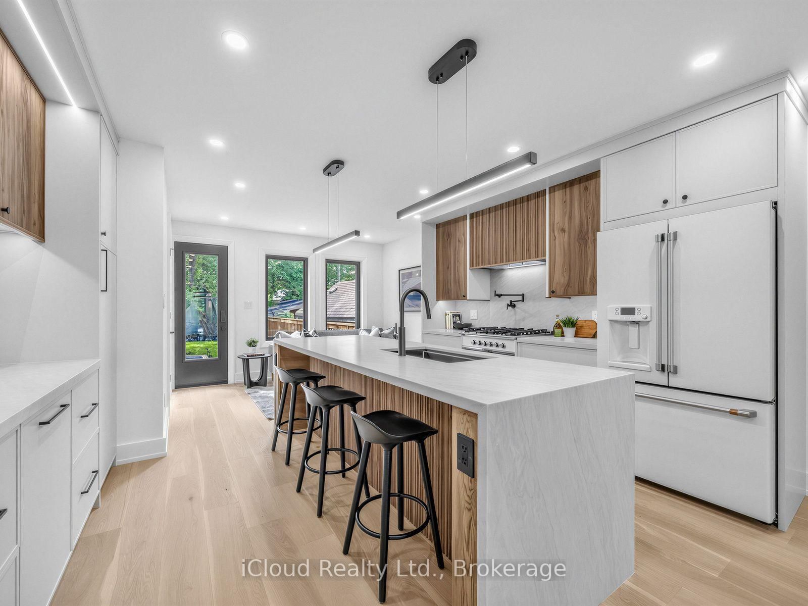 96 Woodycrest Avenue • Toronto, ON photo 12