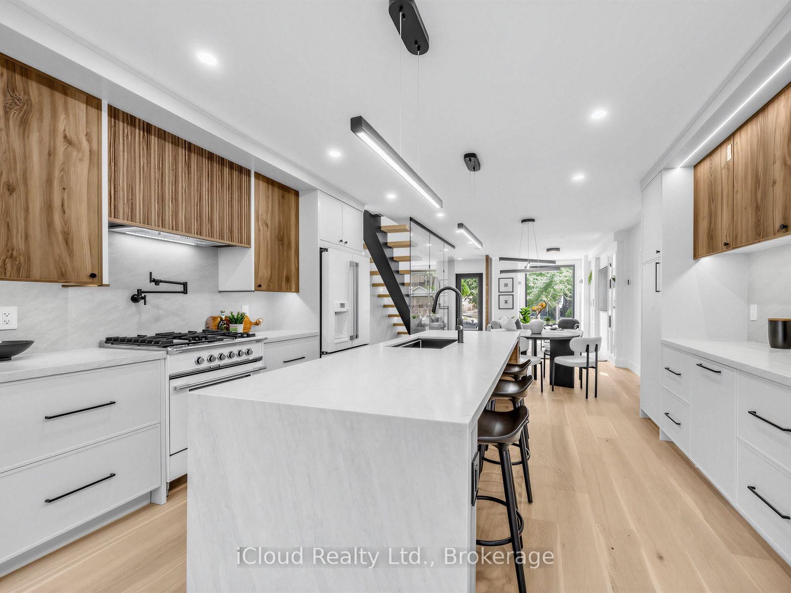 96 Woodycrest Avenue • Toronto, ON photo 17